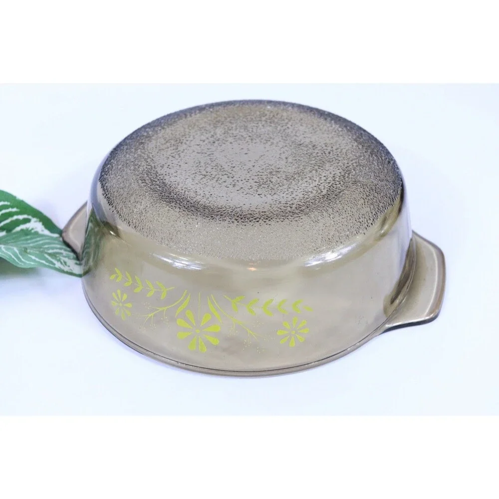 Vintage Glasbake Round Amber Casserole Dish 1.5 QT Yellow Daisy 8.5”